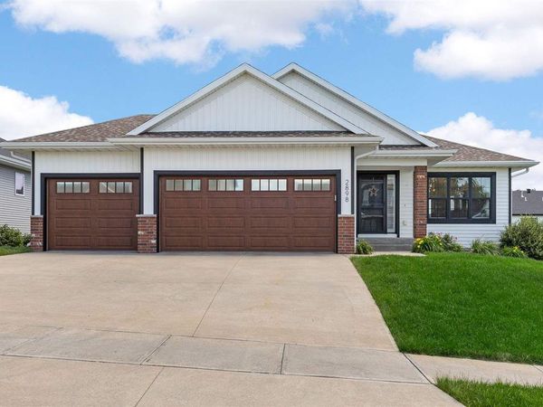 2898 Wagon Wheel Dr, Iowa City, IA 52240