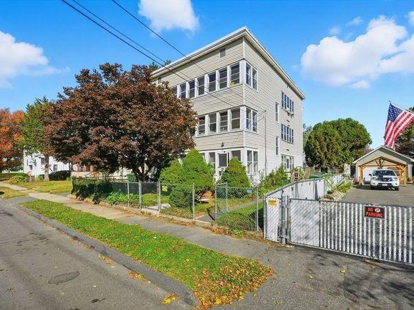 42 Ferry St, Chicopee, MA 01013