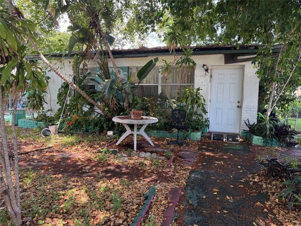 2327 Freedom St, Hollywood, FL 33020