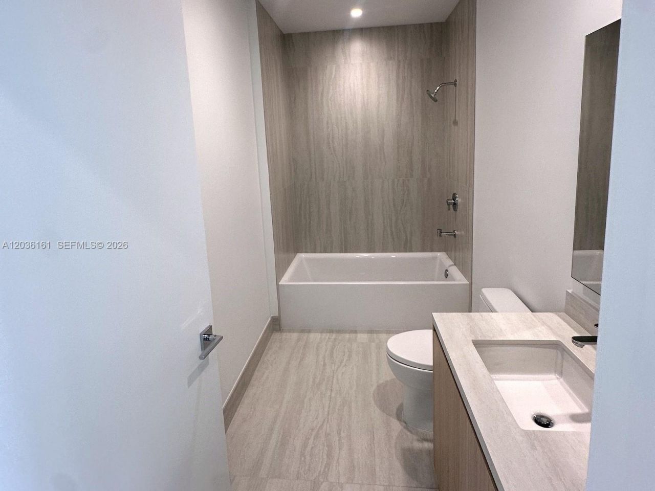 2411 Laguna Circle, Unit 509, Miami Gardens, FL 33181 Photo