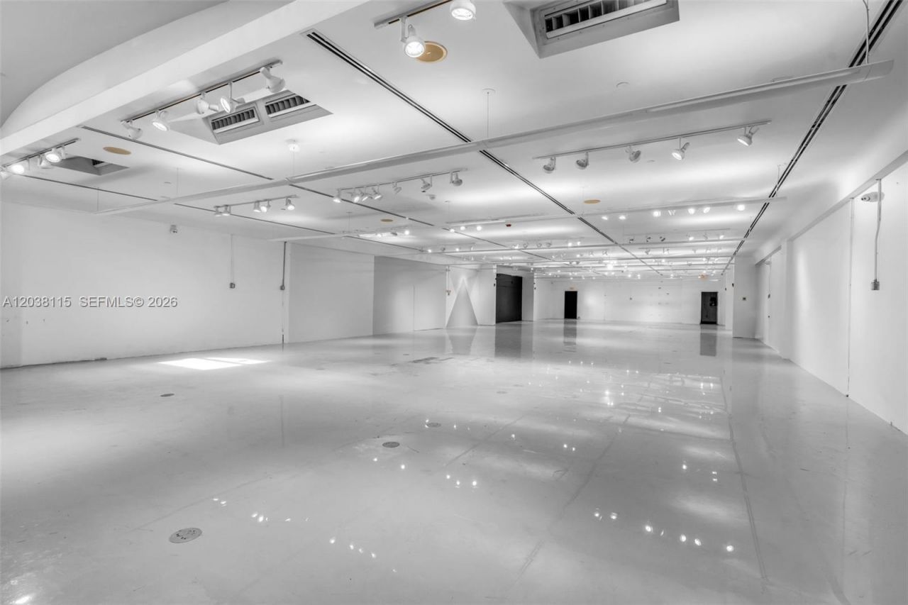 721 Collins Ave , Miami Beach, FL 33139 Photo