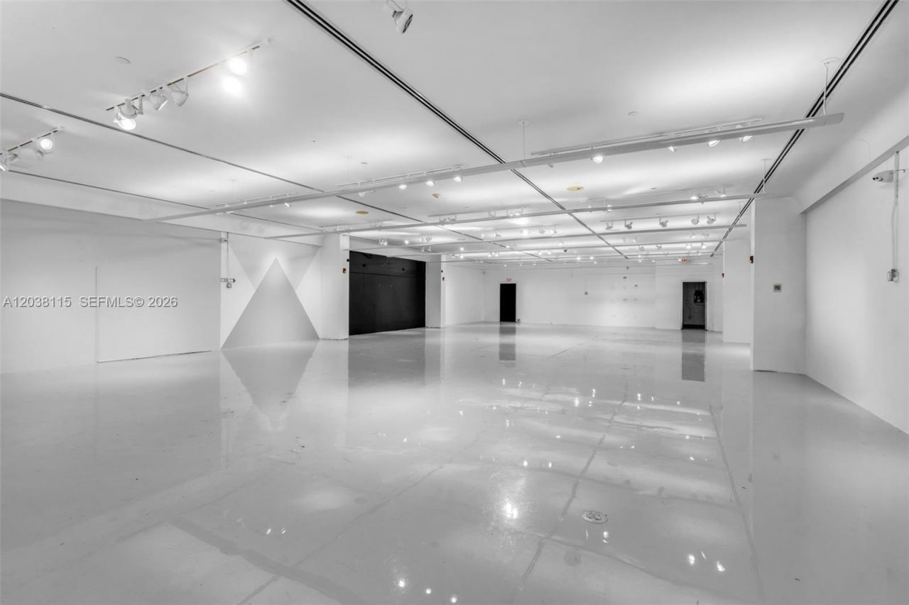 721 Collins Ave , Miami Beach, FL 33139 Photo