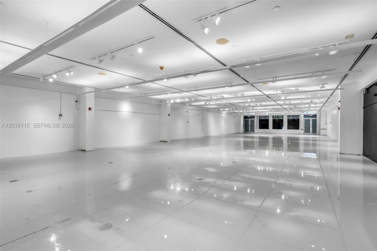 721 Collins Ave , Miami Beach, FL 33139 Photo