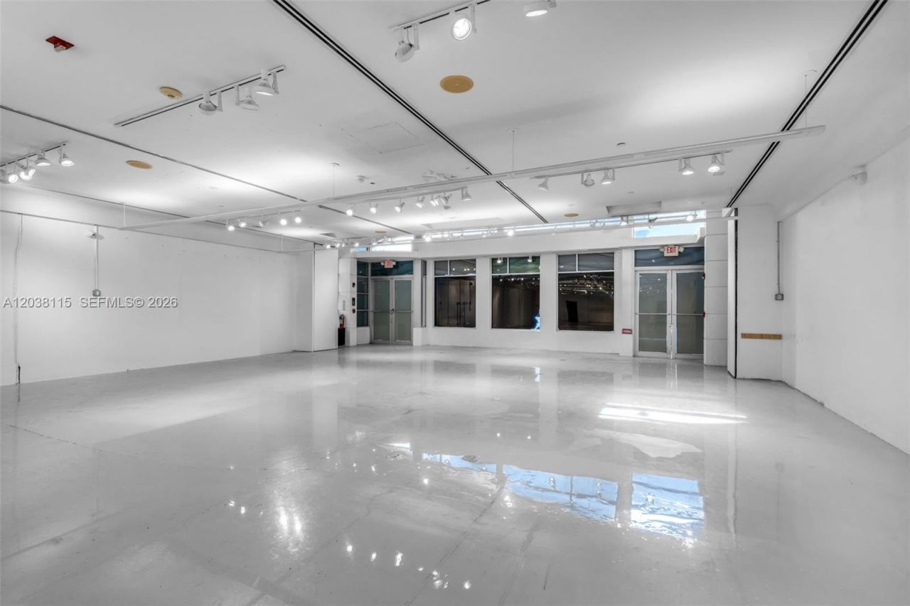 721 Collins Ave , Miami Beach, FL 33139 Photo