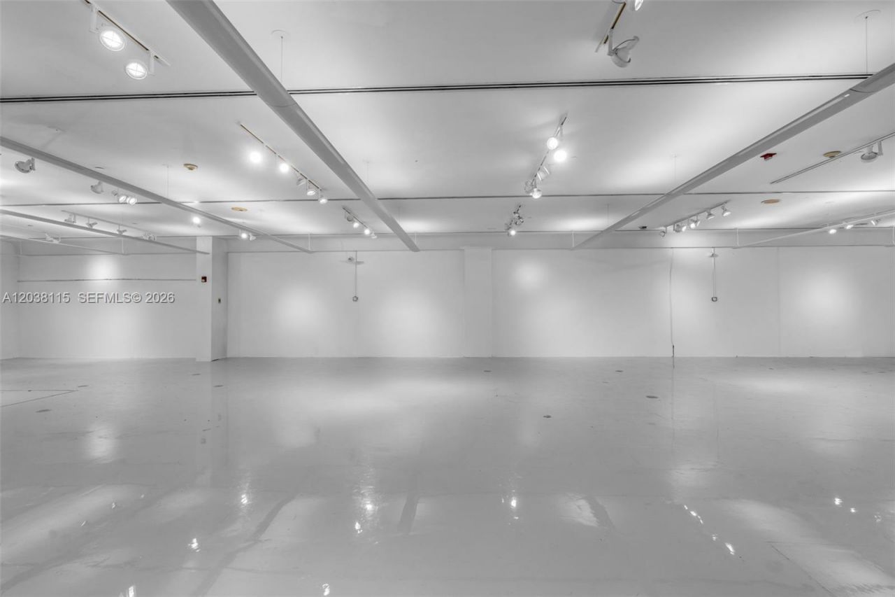 721 Collins Ave , Miami Beach, FL 33139 Photo
