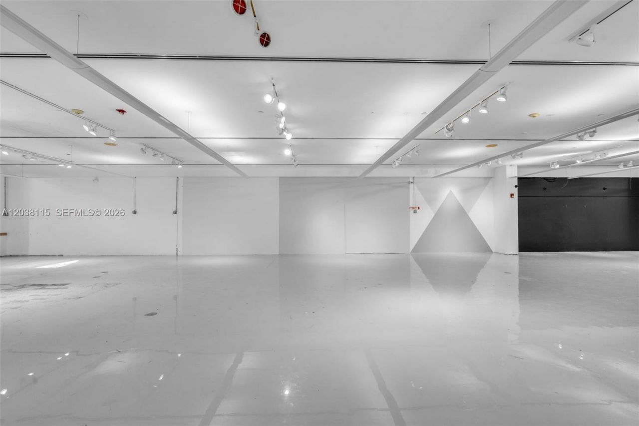 721 Collins Ave , Miami Beach, FL 33139 Photo