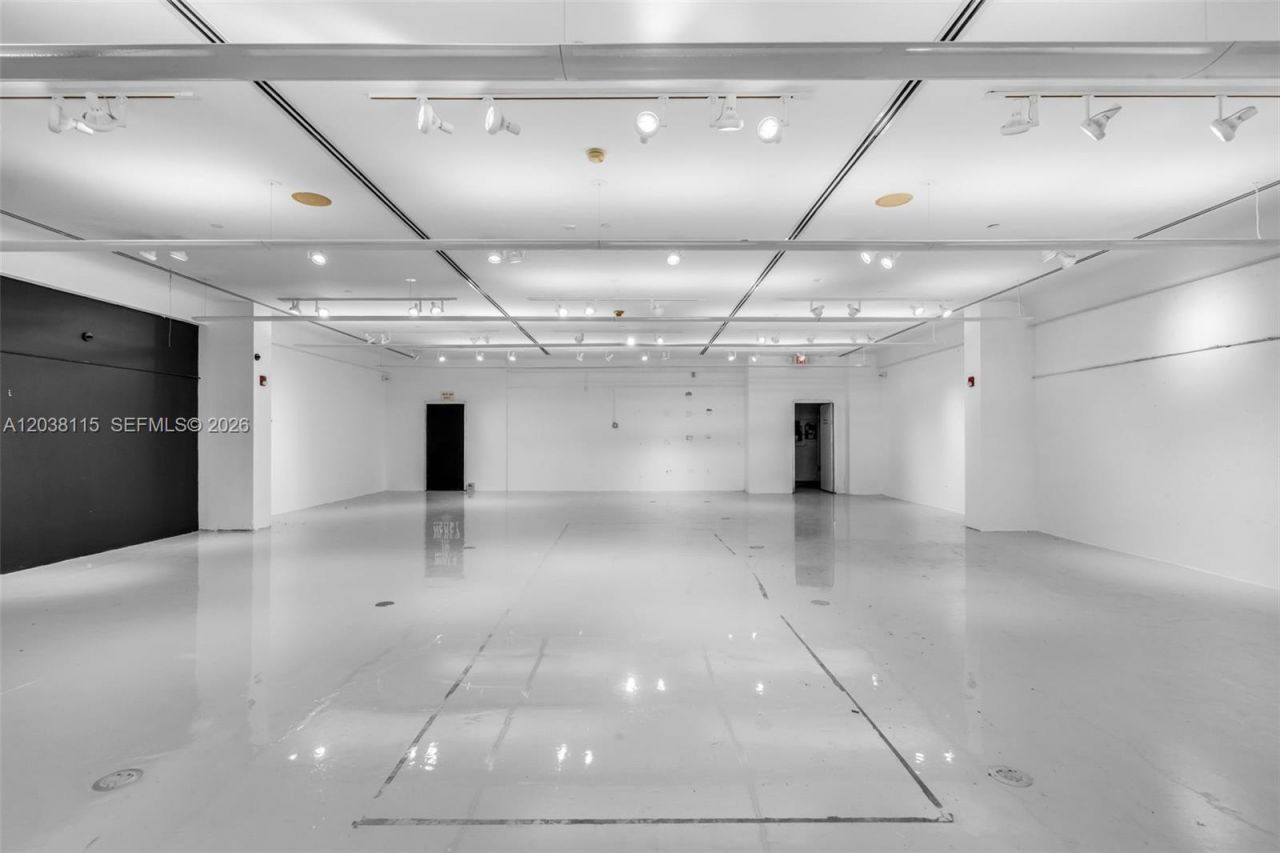 721 Collins Ave , Miami Beach, FL 33139 Photo