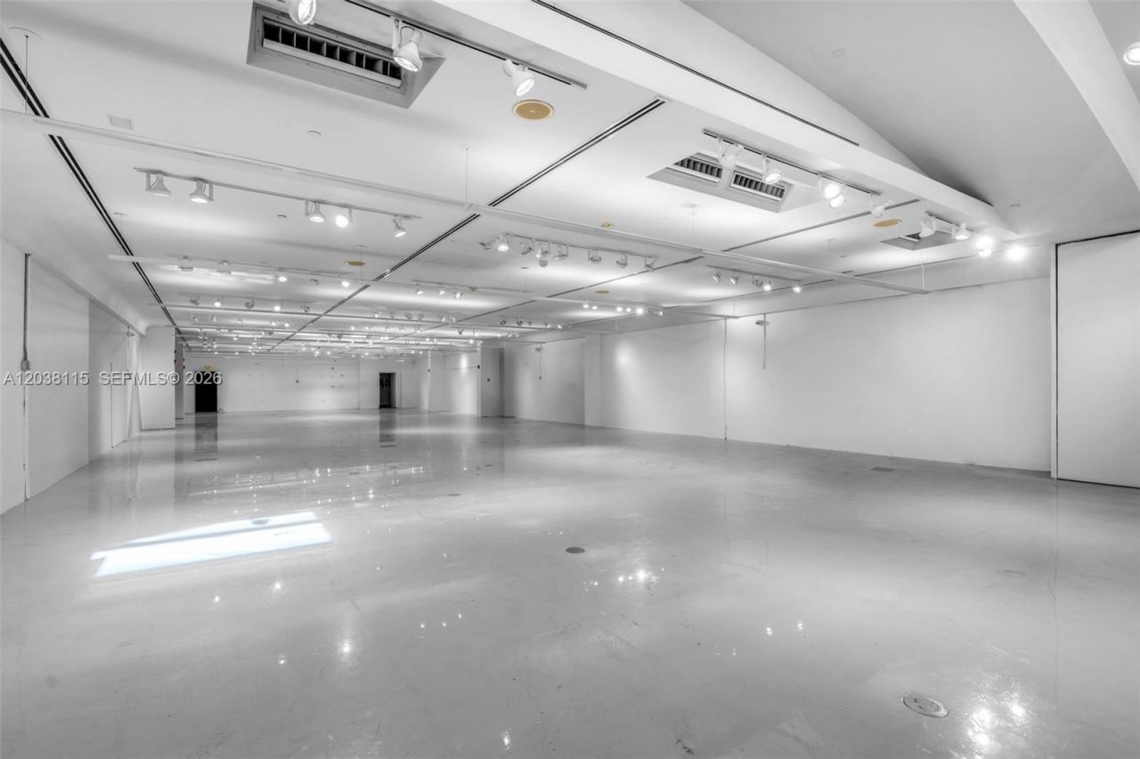 721 Collins Ave , Miami Beach, FL 33139 Photo