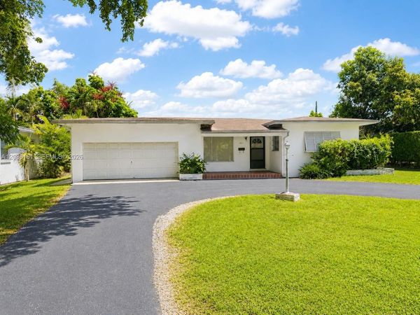 6121 SW 26th St , Miami, FL 33155