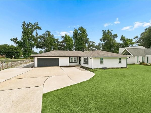24 W LEVERT Drive , Luling, LA 70070