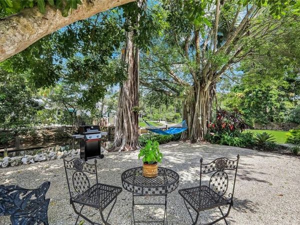 27292 East DR, BONITA SPRINGS, FL 34135