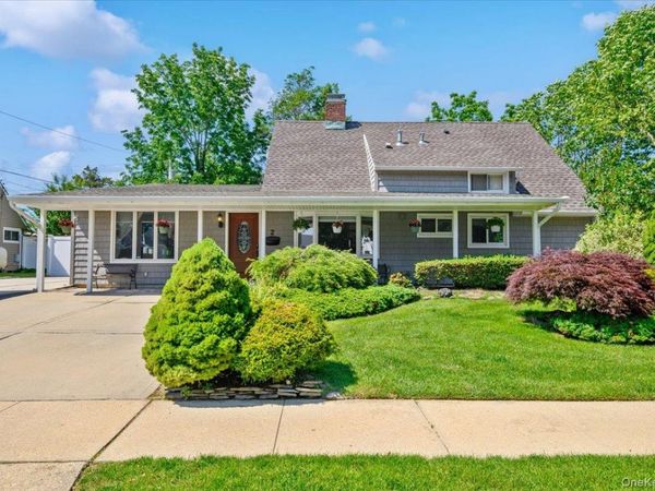 2 Bridge Lane , Hicksville, NY 11801