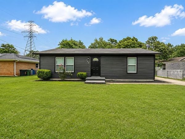 136 Arthur Drive, Hurst, TX 76053