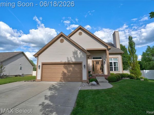 4135 Maplewood Meadows Avenue , Burton, MI 48439