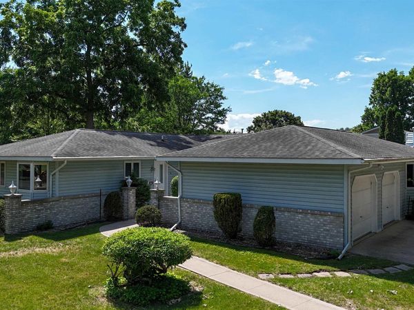 1428 Broadway Street E, Mt Pleasant, MI 48858