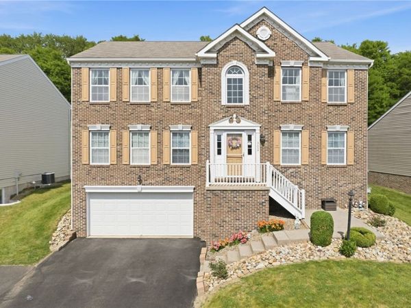 302 Summit Cir, Houston, PA 15342