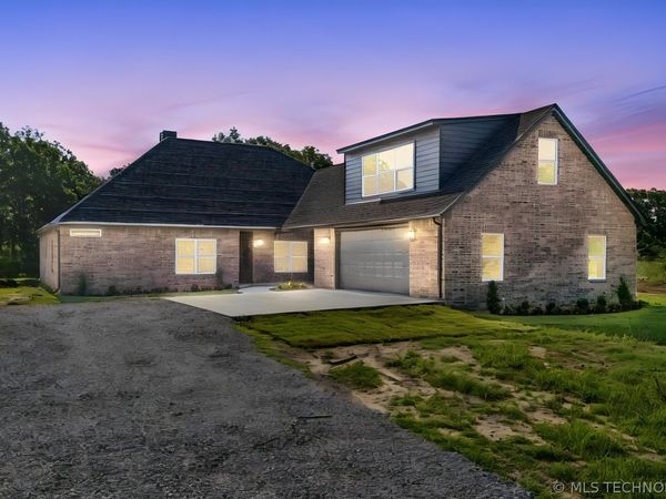 17662 N 114th Avenue , Skiatook, OK 74070