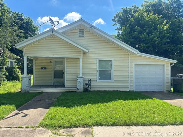 631 S Alabama Avenue , Okmulgee, OK 74447