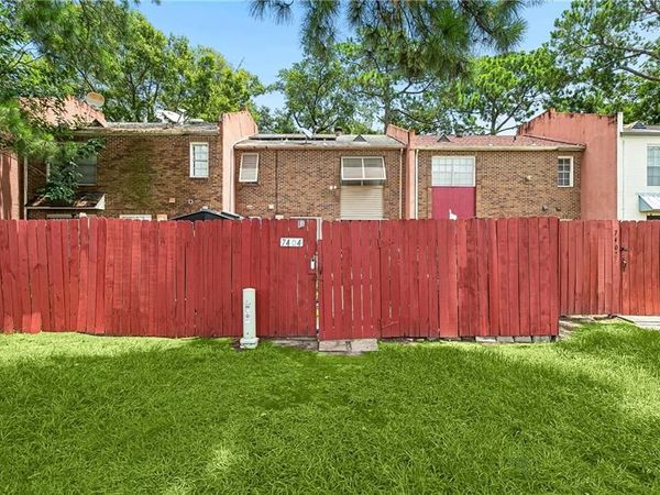 7404 N SUSSEX Place , New Orleans, LA 70126