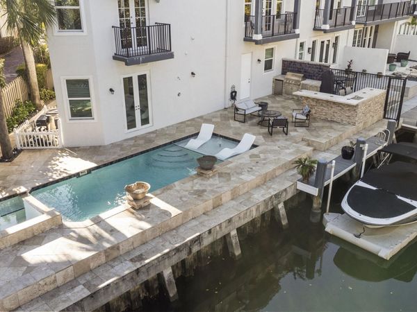 208 SE 10th Terrace, Fort Lauderdale, FL 33301