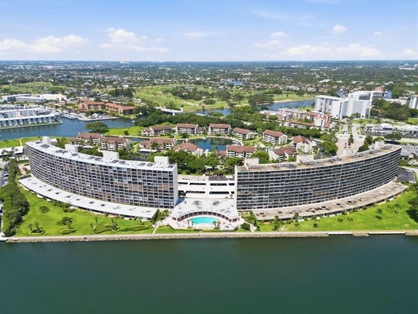 124 Lakeshore Drive, Unit 8280, North Palm Beach, FL 33408