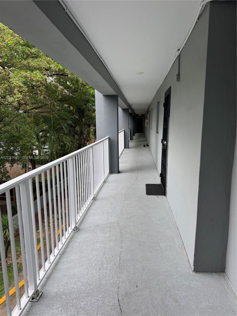 645 NE 121st St, Unit 304, North Miami, FL 33161 Photo