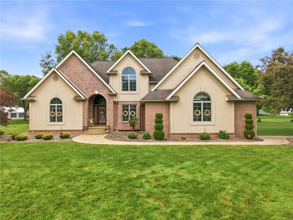 982 Lexington Dr, Hermitage, PA 16148