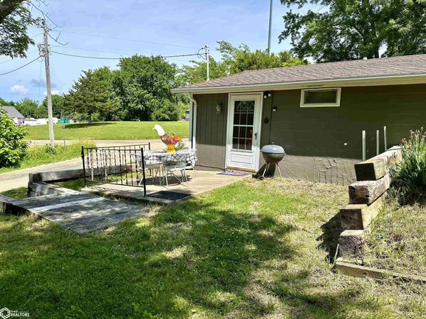 2082 Larrys Drive, Unit 2, Brooklyn, IA 52211