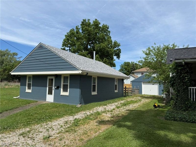 725 Perry Street, Vermilion, OH 44089 Photo 2