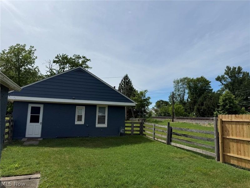 725 Perry Street, Vermilion, OH 44089 Photo 3