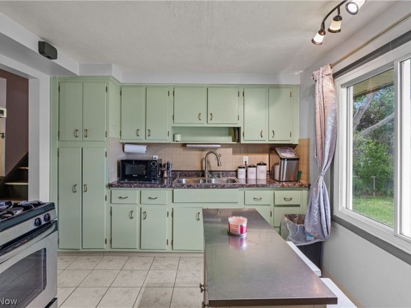 13548 Holland Road, Brook Park, OH 44142 Photo 11