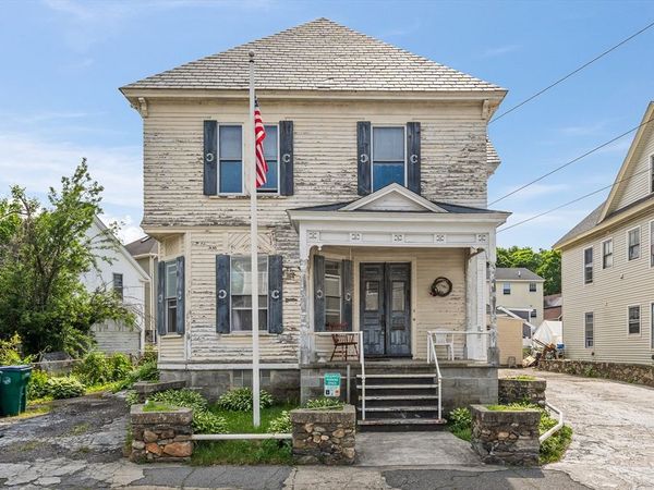 654 School St, Lowell, MA 01851