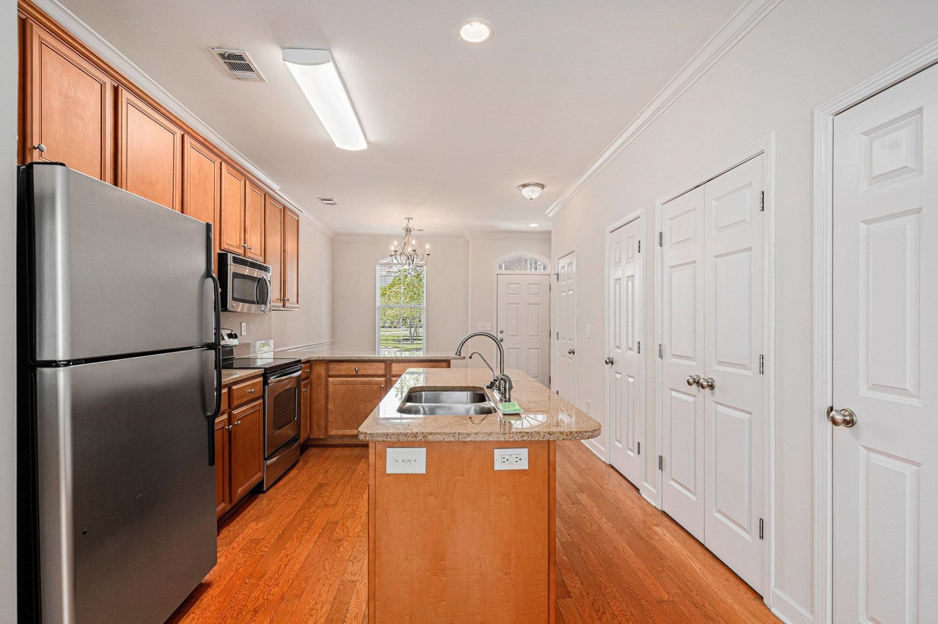 750 Howard Ave.  Photo 11