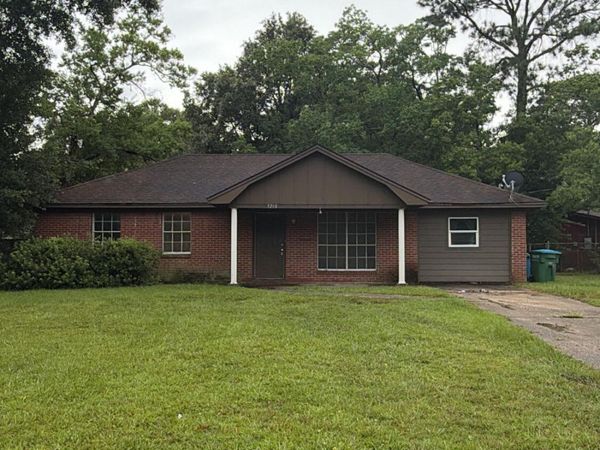 5210 Friar Tuck Avenue, Pascagoula, MS 39581
