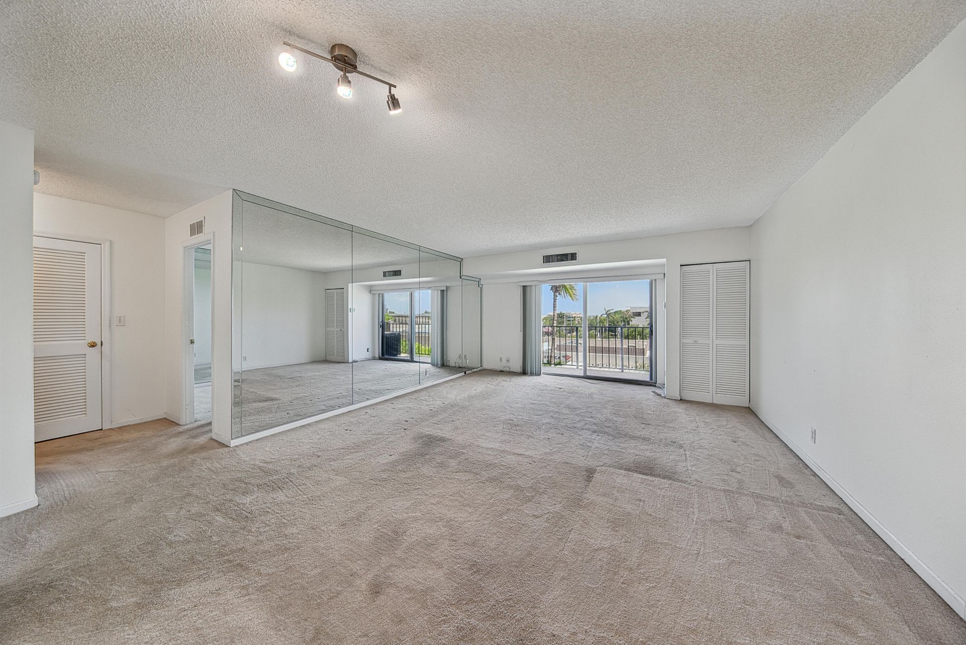1625 SE 10th Avenue, Unit 405, Fort Lauderdale, FL 33316 Photo