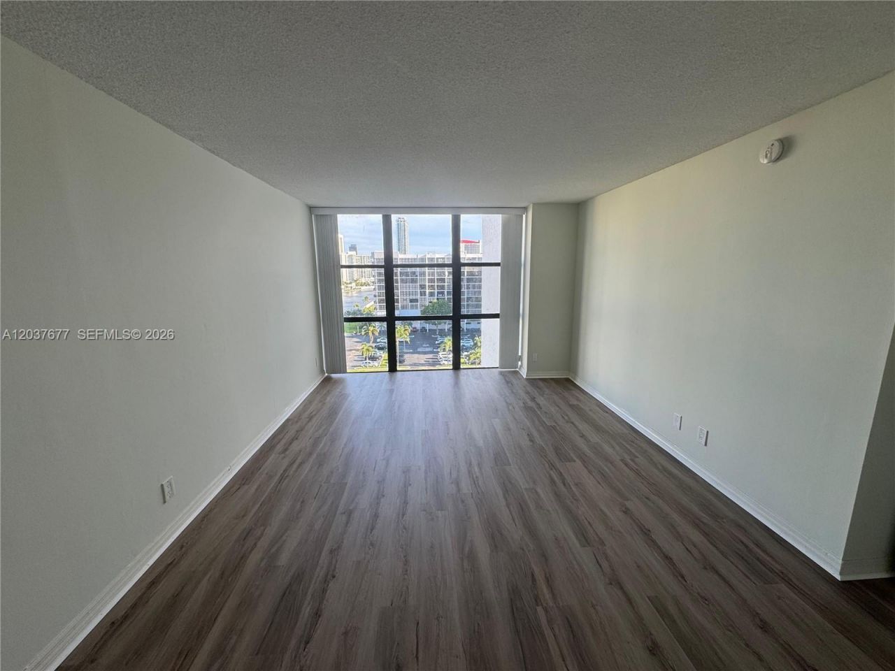 800 Parkview Dr , Unit 1018, Hallandale Beach, FL 33009 Photo