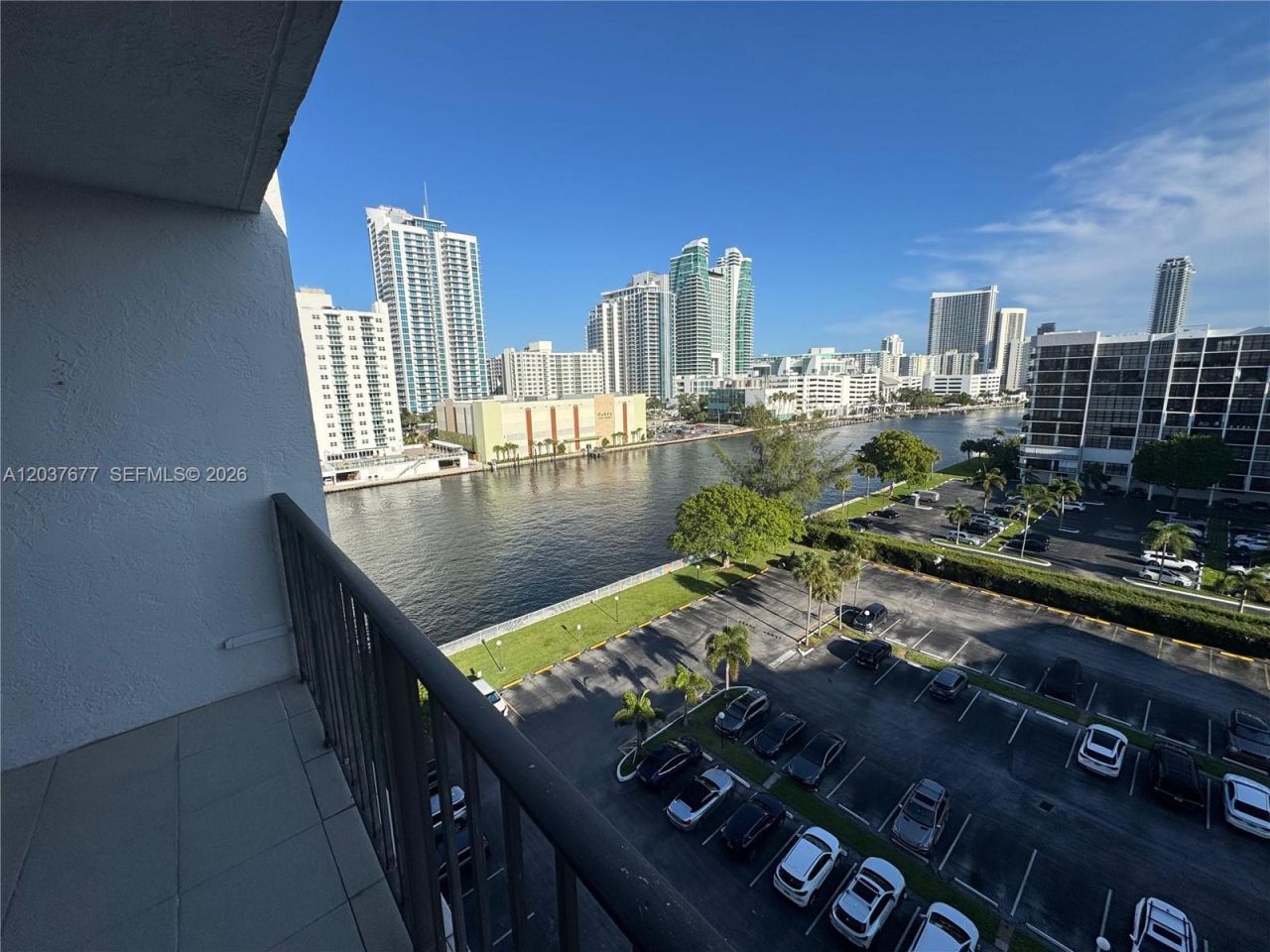 800 Parkview Dr , Unit 1018, Hallandale Beach, FL 33009 Photo