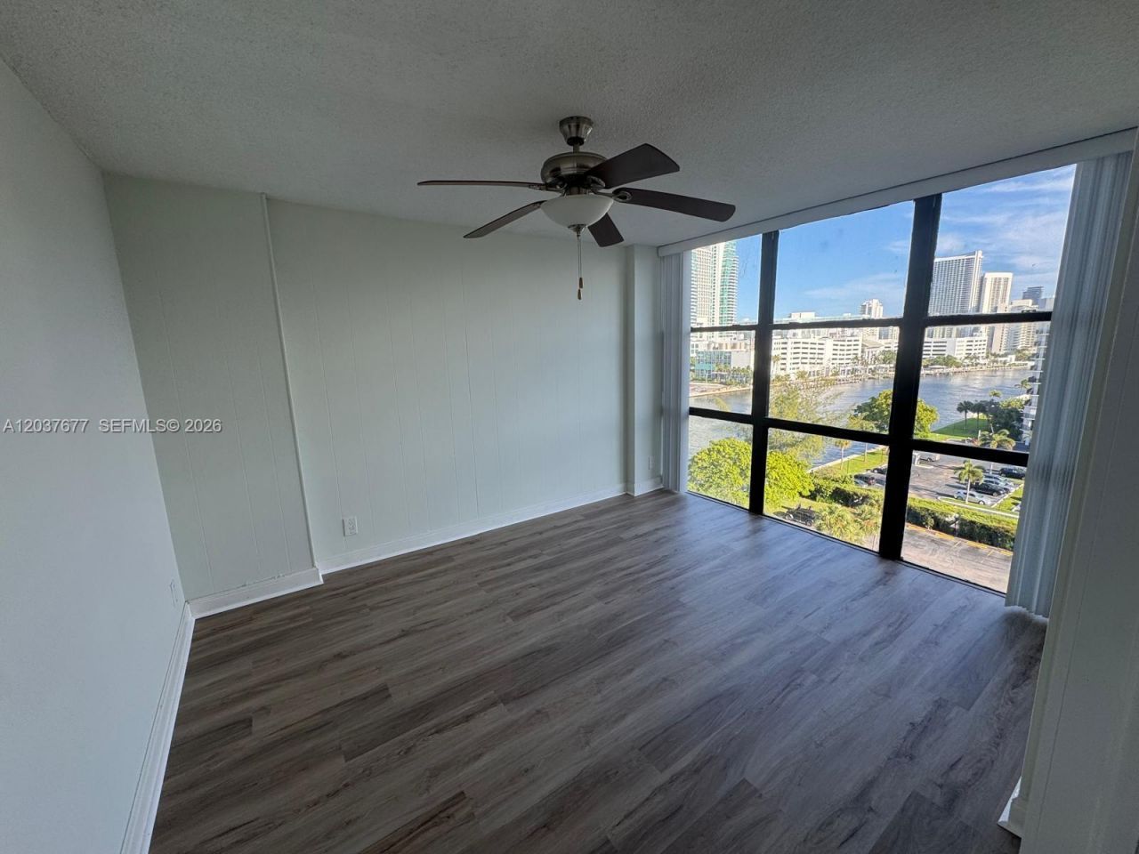 800 Parkview Dr , Unit 1018, Hallandale Beach, FL 33009 Photo