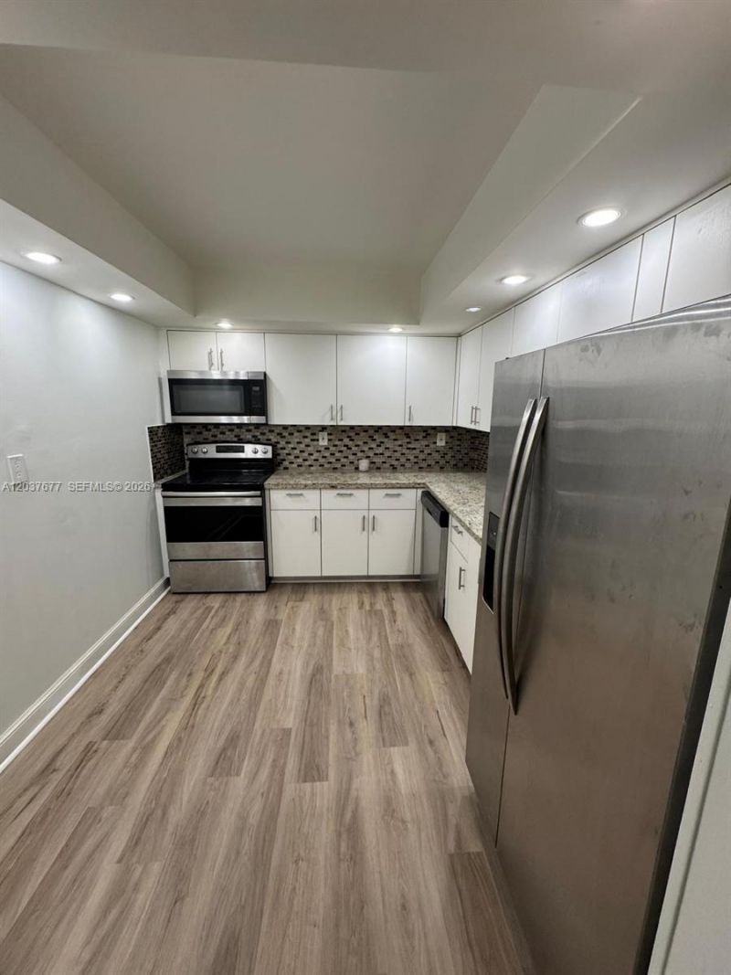 800 Parkview Dr , Unit 1018, Hallandale Beach, FL 33009 Photo