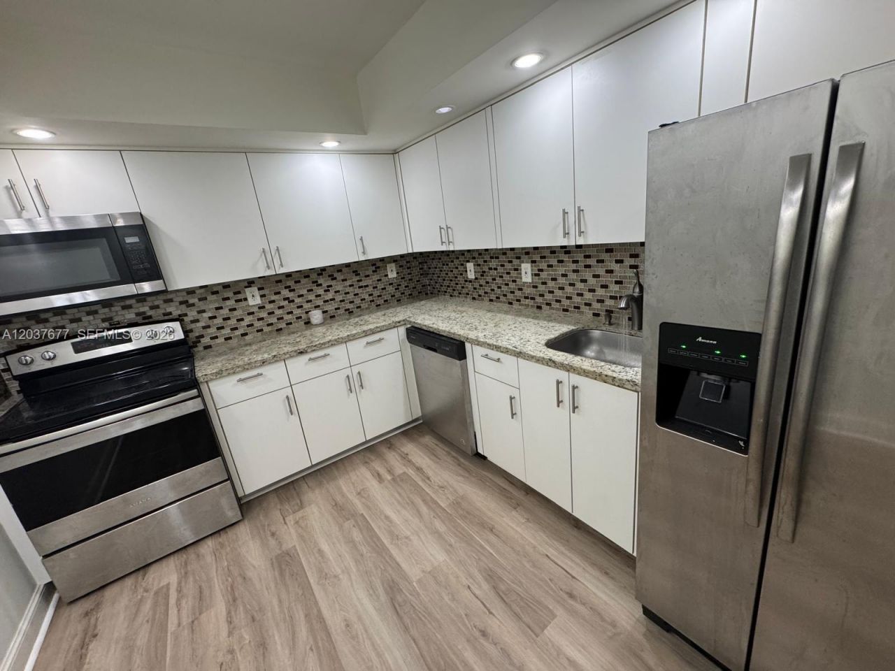 800 Parkview Dr , Unit 1018, Hallandale Beach, FL 33009 Photo