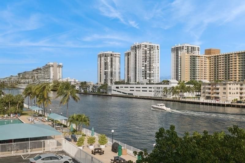 800 Parkview Dr , Unit 1018, Hallandale Beach, FL 33009 Photo