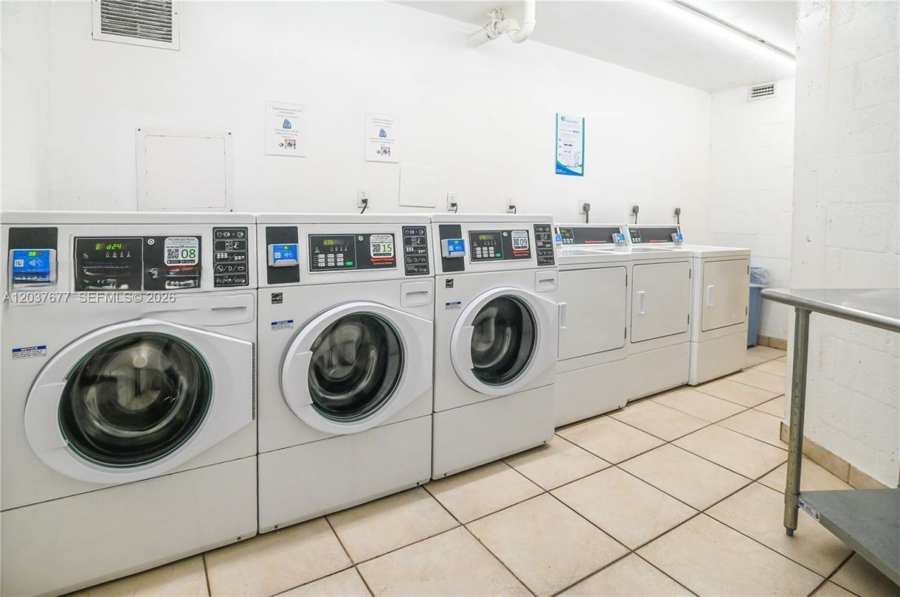 800 Parkview Dr , Unit 1018, Hallandale Beach, FL 33009 Photo