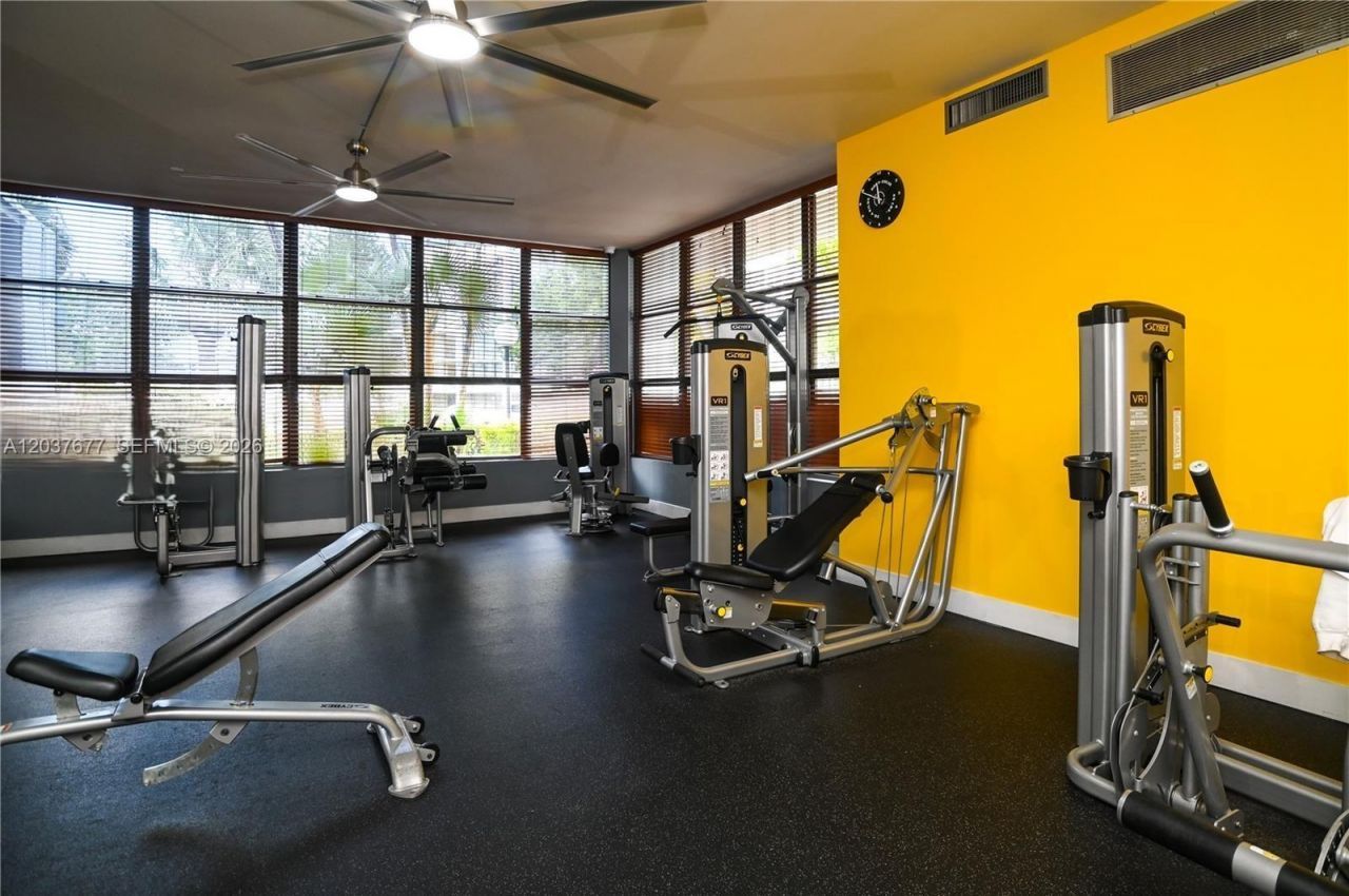 800 Parkview Dr , Unit 1018, Hallandale Beach, FL 33009 Photo