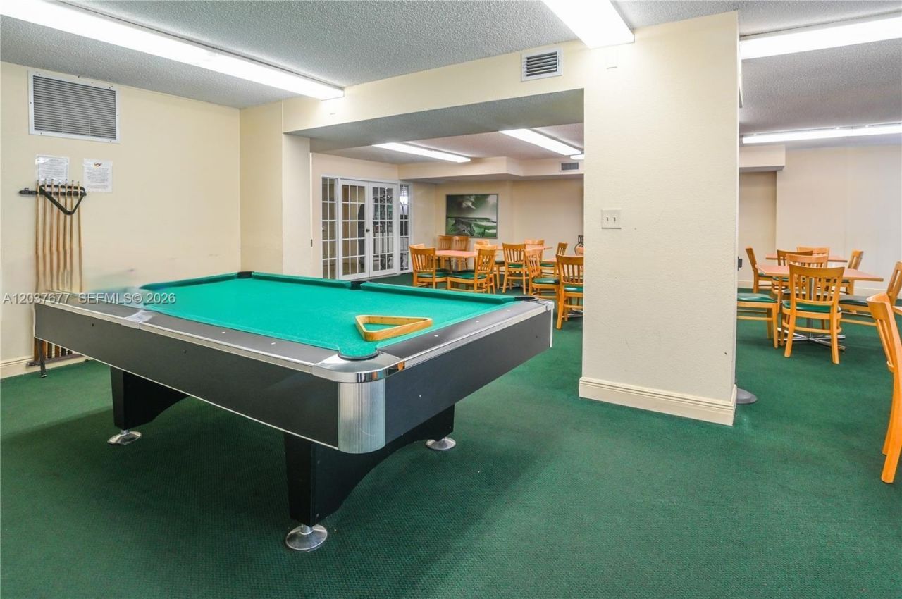 800 Parkview Dr , Unit 1018, Hallandale Beach, FL 33009 Photo