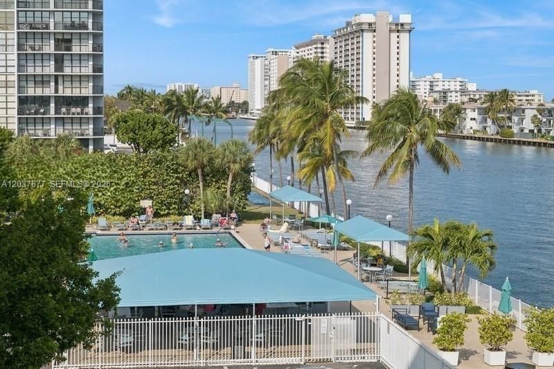 800 Parkview Dr , Unit 1018, Hallandale Beach, FL 33009 Photo
