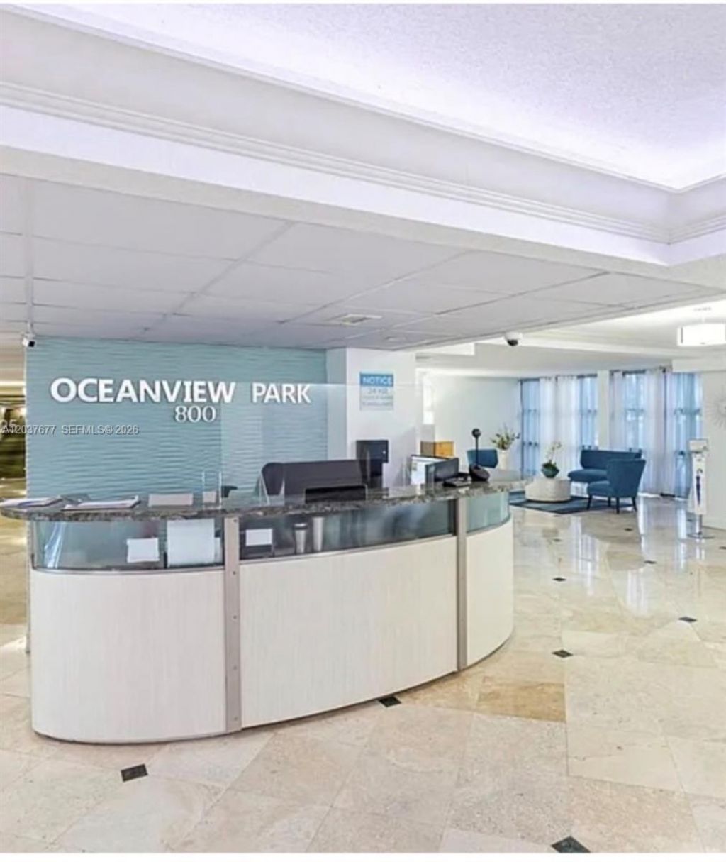 800 Parkview Dr , Unit 1018, Hallandale Beach, FL 33009 Photo