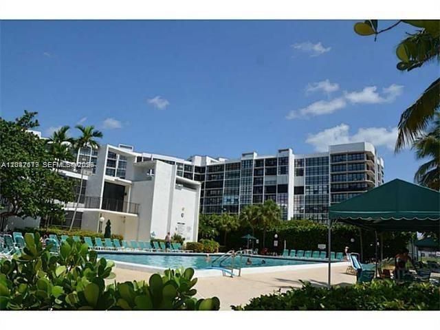 800 Parkview Dr , Unit 1018, Hallandale Beach, FL 33009 Photo