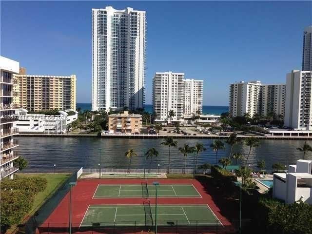 800 Parkview Dr , Unit 1018, Hallandale Beach, FL 33009 Photo