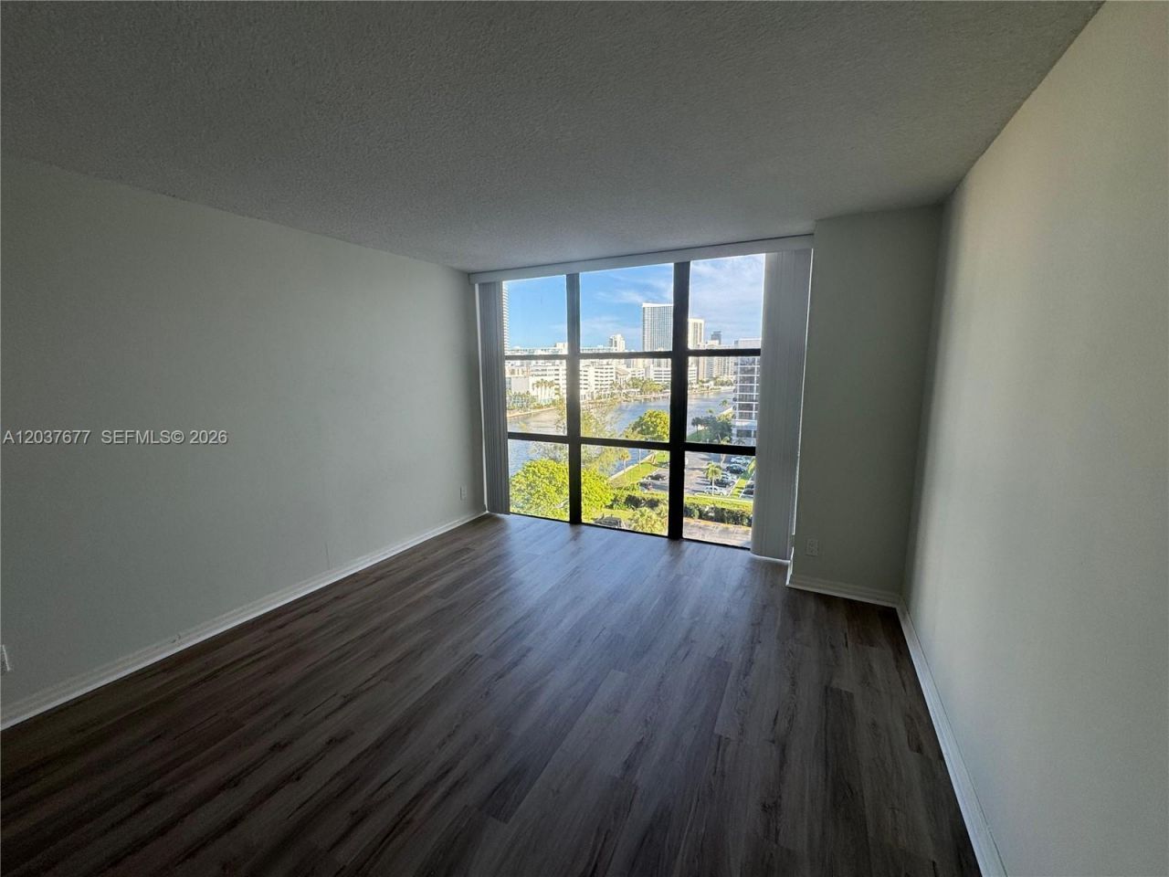 800 Parkview Dr , Unit 1018, Hallandale Beach, FL 33009 Photo