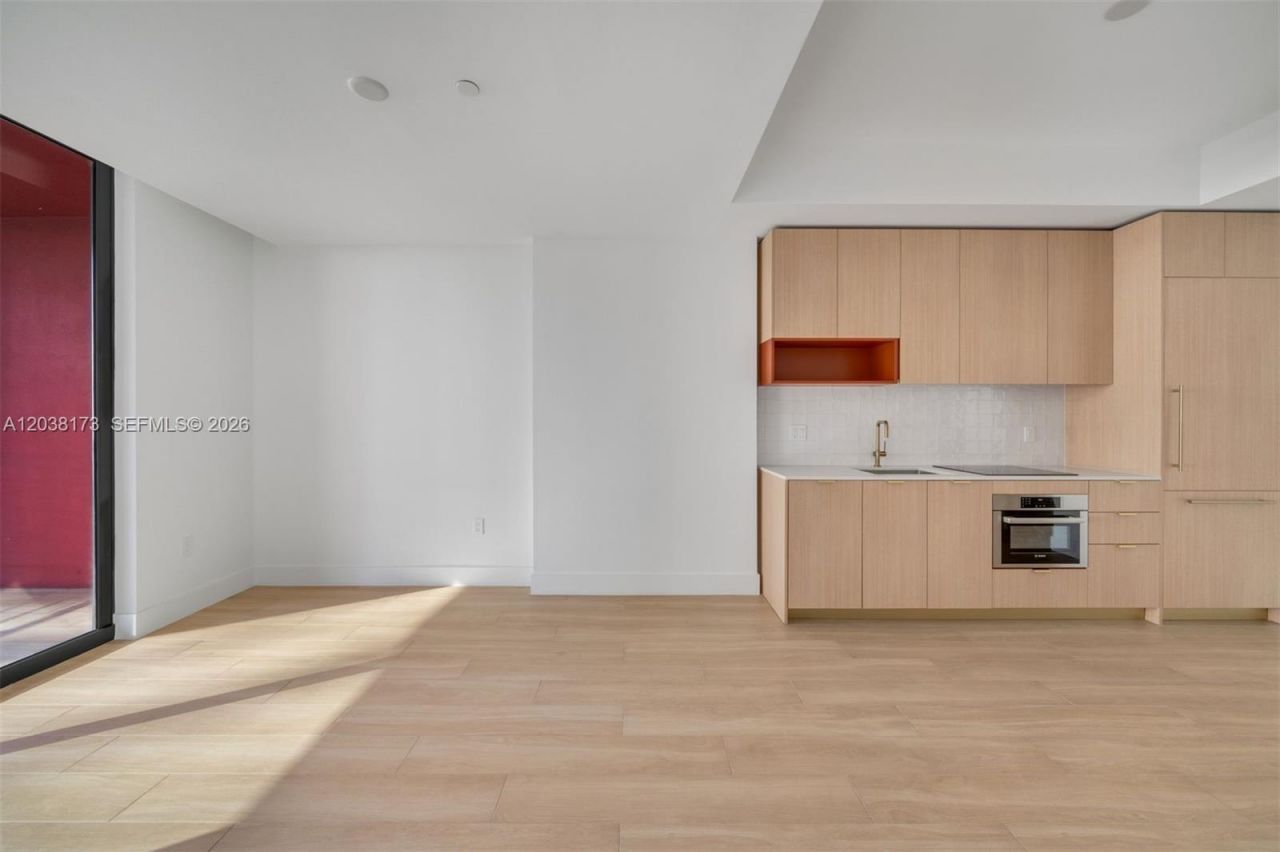 90 32 , Unit 503, Miami, FL 33131 Photo